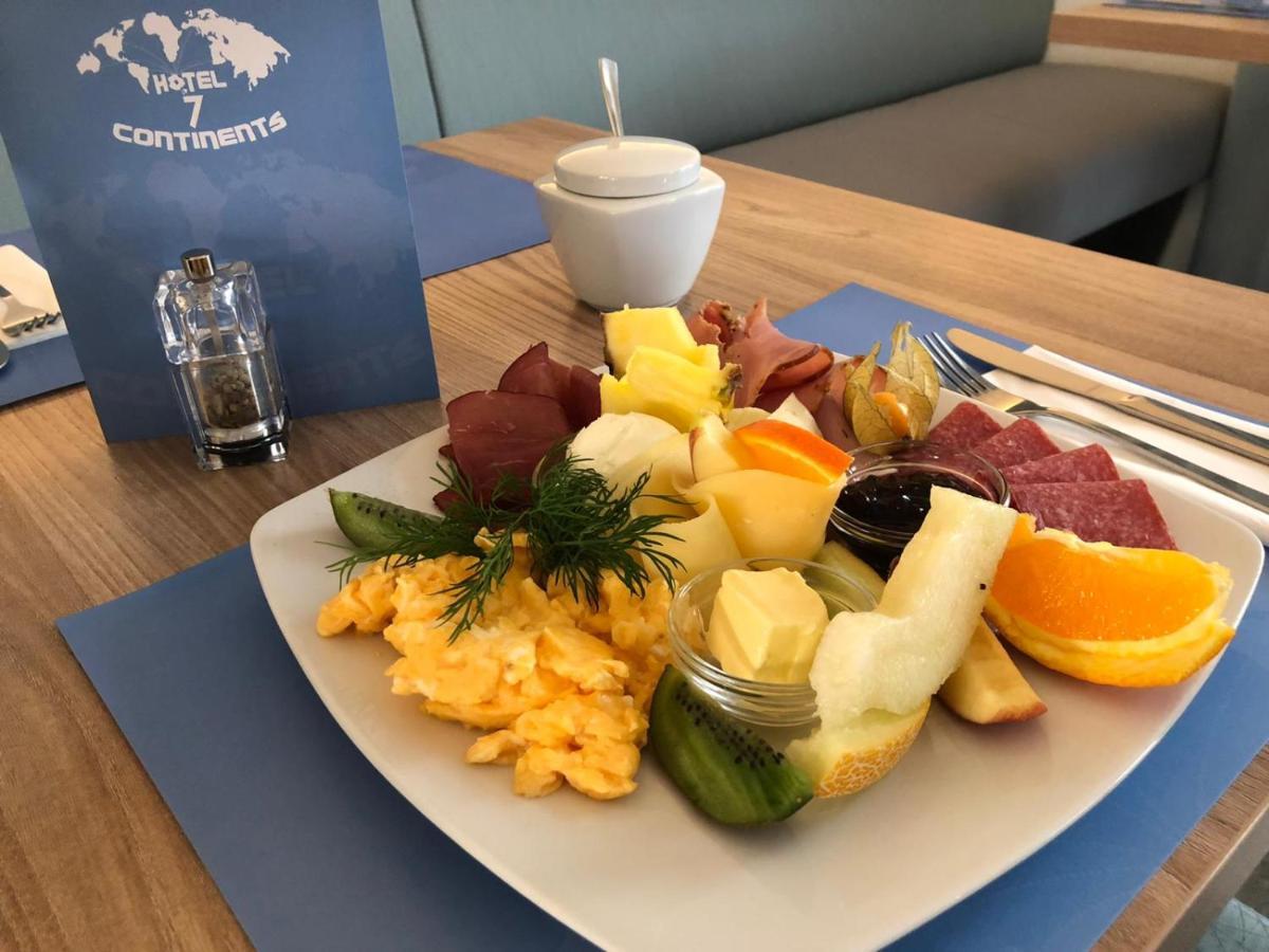 Hotel7Continents Нойтраублинг Екстериор снимка
