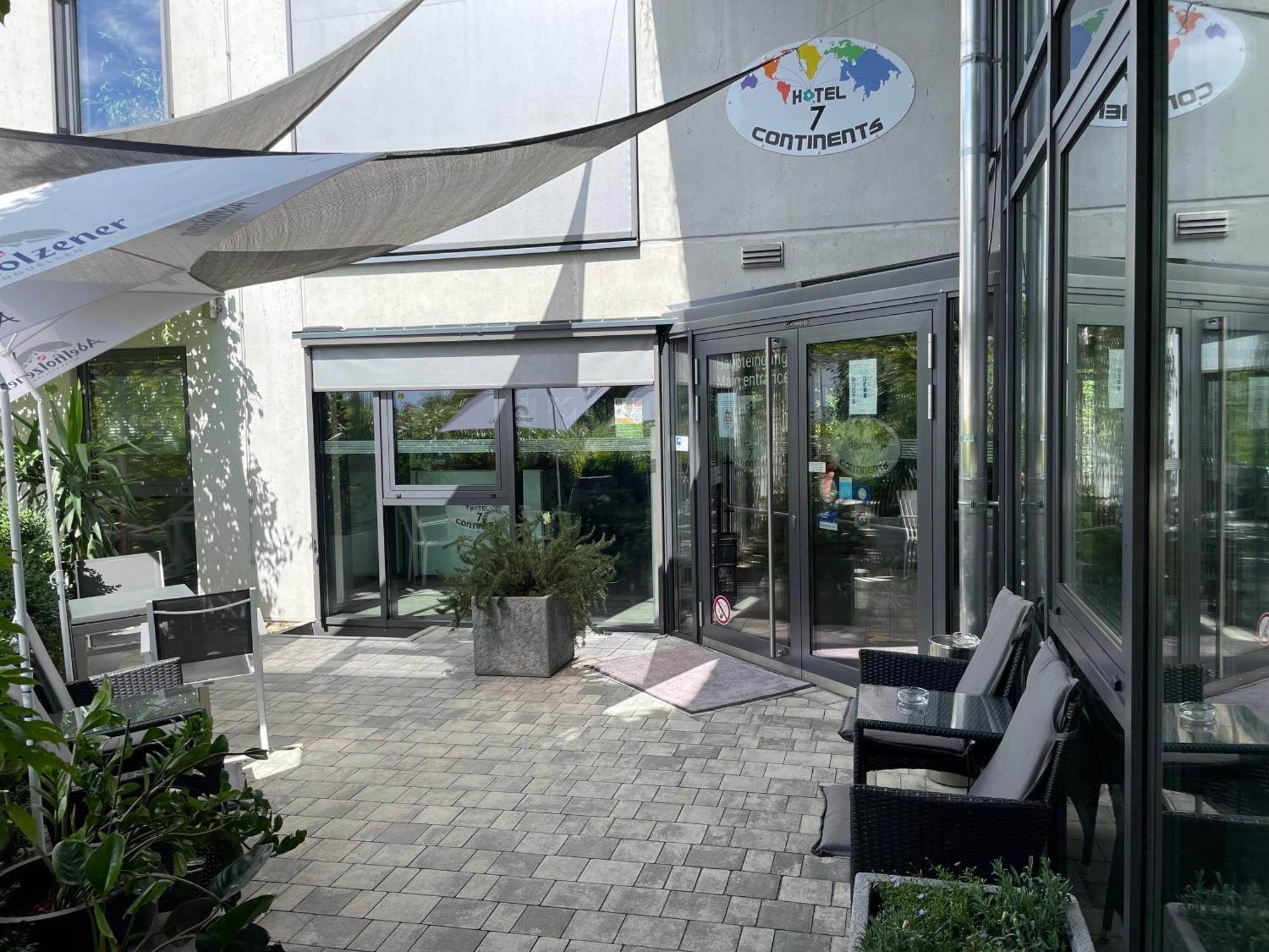 Hotel7Continents Нойтраублинг Екстериор снимка
