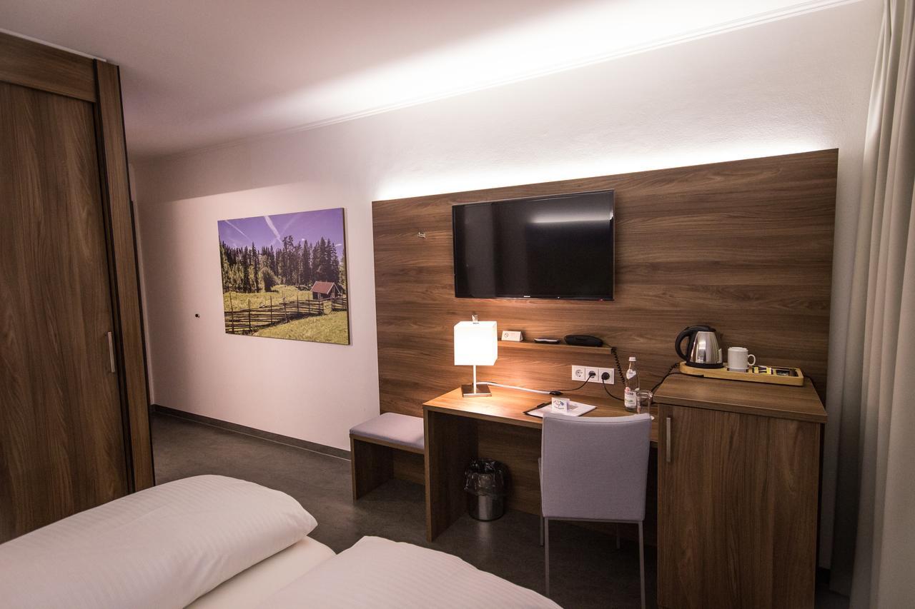Hotel7Continents Нойтраублинг Екстериор снимка