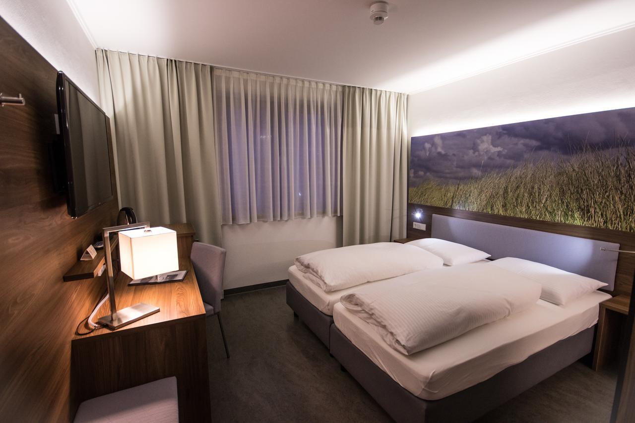 Hotel7Continents Нойтраублинг Екстериор снимка