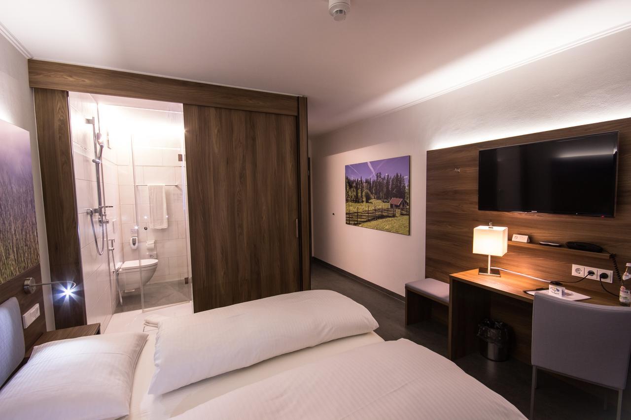 Hotel7Continents Нойтраублинг Екстериор снимка