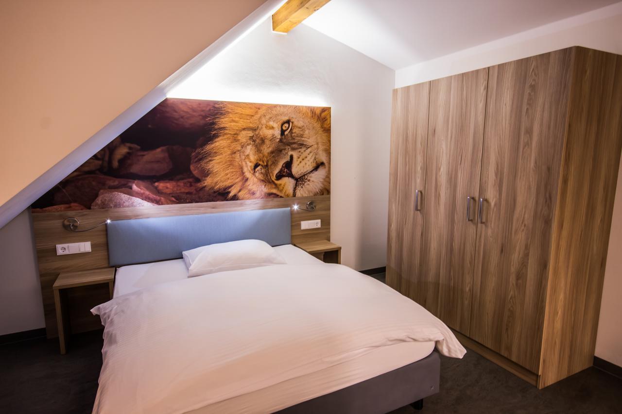 Hotel7Continents Нойтраублинг Екстериор снимка