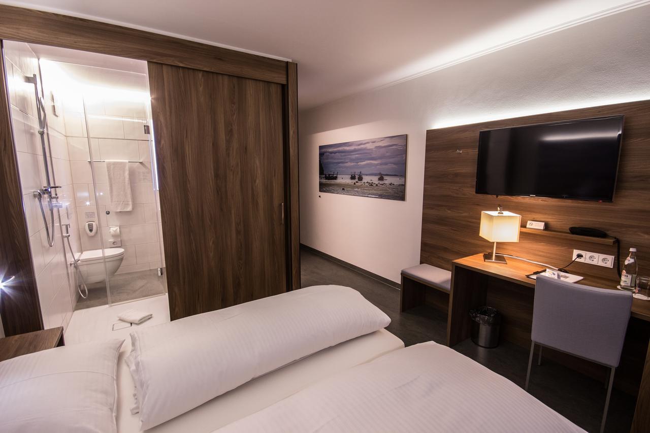 Hotel7Continents Нойтраублинг Екстериор снимка
