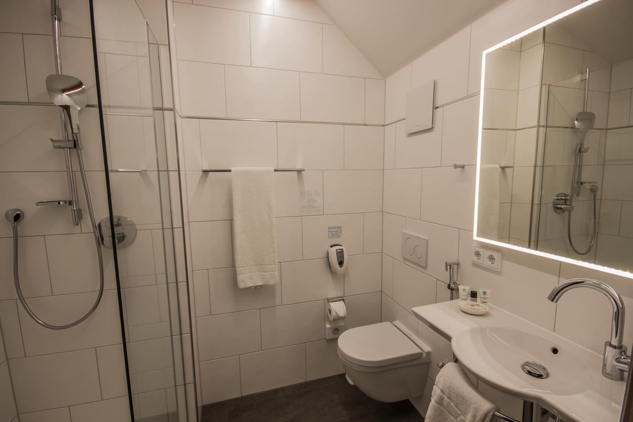 Hotel7Continents Нойтраублинг Екстериор снимка